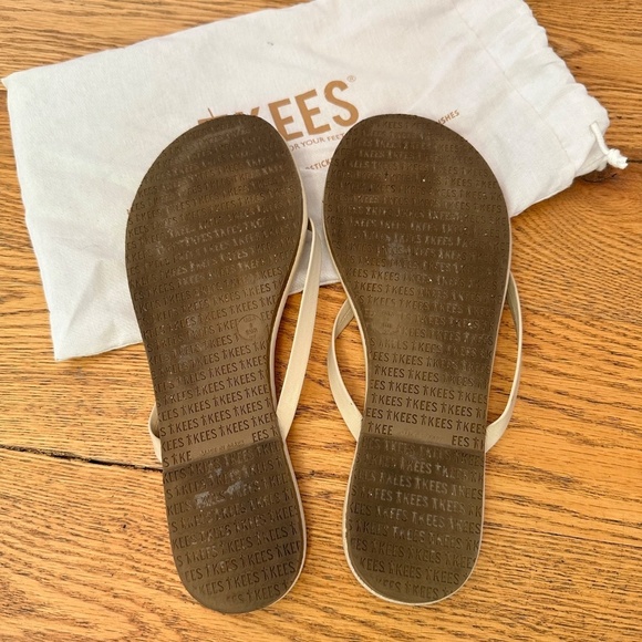 TKEES Lily Flip Flop Sandals in Size 6 - Picture 4 of 5